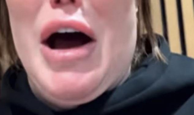 Užasnuta Charlotte Crosby se raspada u suzama nakon što je naoružana banda provalila u kući dok ona spava u emocionalnom prvom pogleda na svoju novu seriju