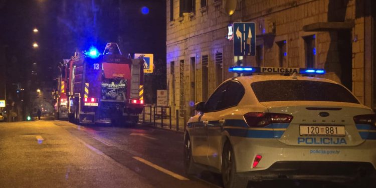 VATROGASCI BEZ PREDAHA Požari na više lokacija, lančani sudar na Smokoviku