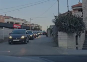 VIDEO Kolaps na sporednim ulicama u Neslanovcu zbog prometne nesreće na Smokoviku