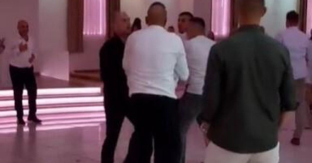VIDEO Lov na kravatu na svadbi u Posušju završio tučnjavom