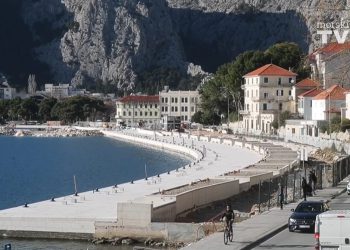 VIDEO Omišani s nestrpljenjem iščekuju završetak radova na novoj šetnici