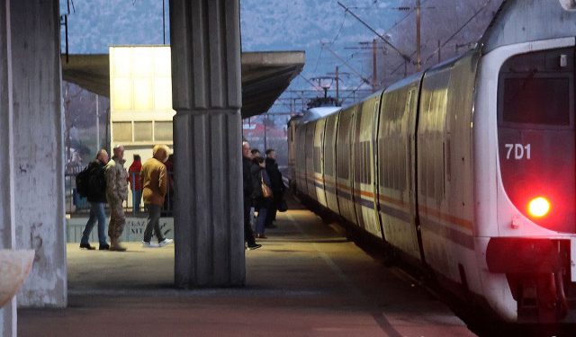 VIDEO Putnici dočekali prvi vlak na relaciji Mostar – Sarajevo