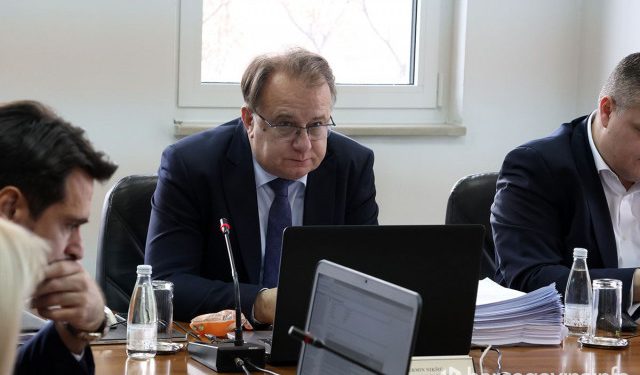 VLADA FEDERACIJE BiH Usvojene uredbe o sufinanciranju doprinosa i neoporezivoj novčanoj pomoći do 450 KM