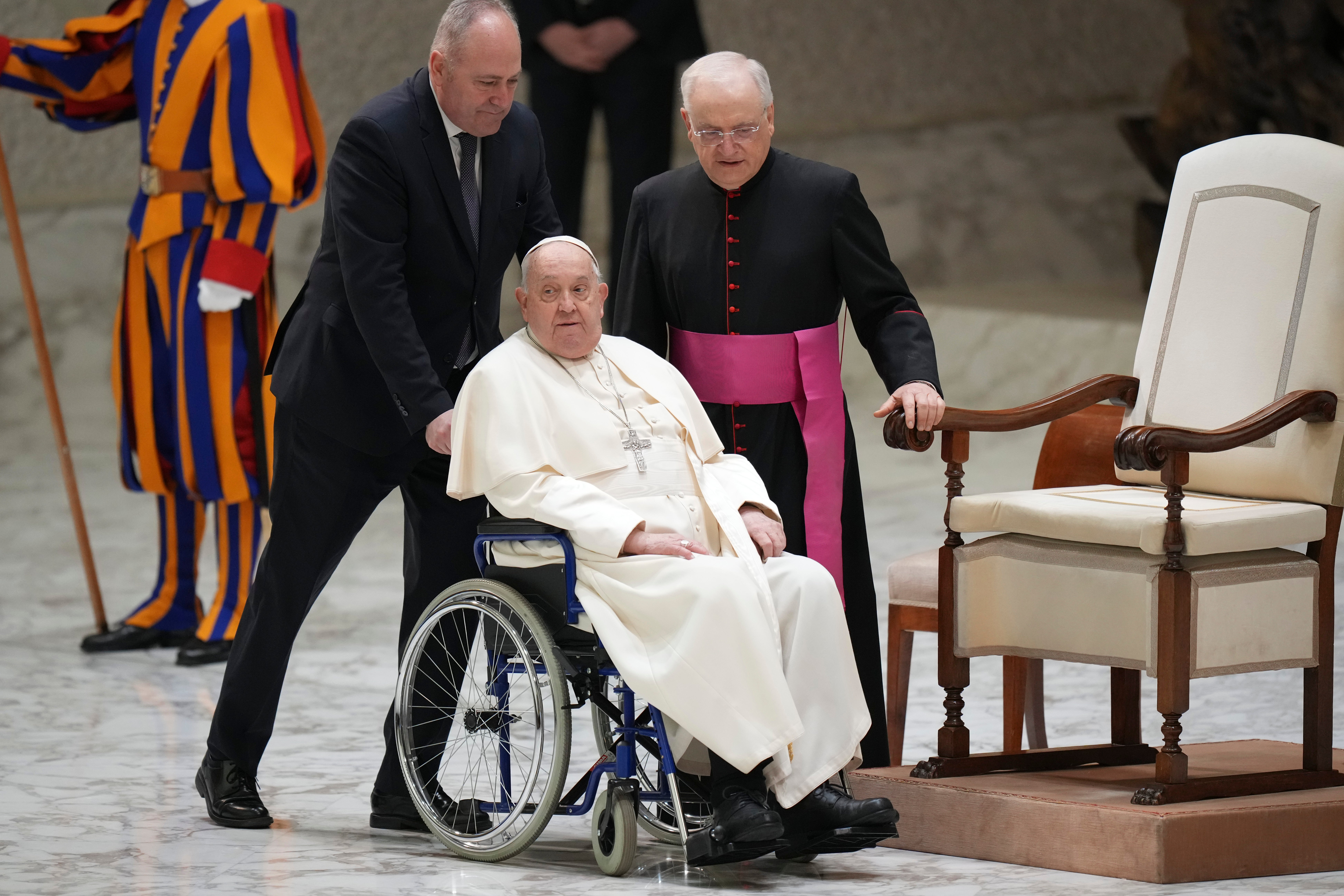 Papa Franjo ostavio je publiku u invalidskim kolicima