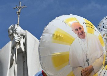 Vatikan kaže da se stanje pape Franjo poboljšava jer prima terapiju kisikom