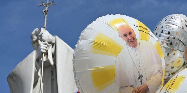 Vatikan kaže da se stanje pape Franjo poboljšava jer prima terapiju kisikom