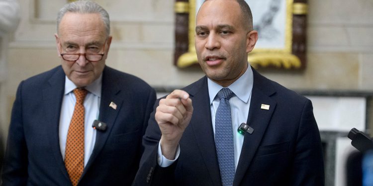 Veleposlanik Jeffries upozorava da će Amerikanci biti ‘opustošena’ preko ‘najvećeg rezanja Medicaid’