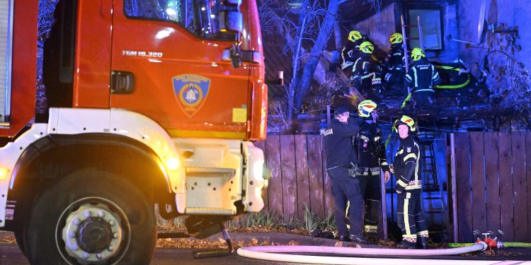 Veliki požar kod Križa: Sedam obitelji evakuirano, vatra im progutala kuće