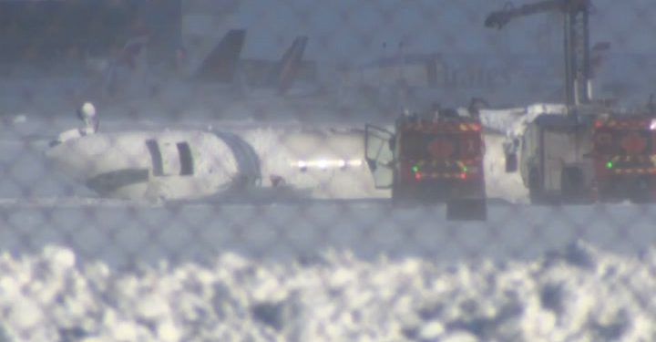 Video: Avion Delta leži na leđima nakon pada aerodroma u Torontu | Vijesti