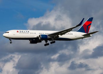 Višestruko ozlijeđen kada se zrakoplov Delta Air Lines prevrne tijekom sudar u zračnoj luci Toronto