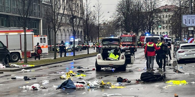 Vozač automobila u Münchenu pluta u gužvu 1 dan prije nego što se Vance i svjetski čelnici okupljaju na sigurnosnoj konferenciji