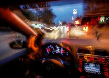 Vozila s 2,83 promila s djetetom u vozilu i zabila se u metalni stup