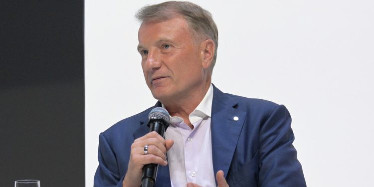 Vrhunski ruski bankar vjeruje da će zapadne sankcije ostati – RT Business News