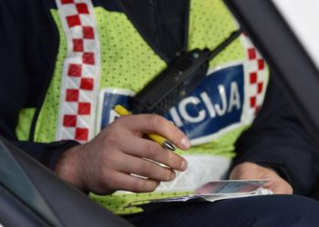 Vrludao po cesti iz jedne trake u drugu: 39-godišnjak sjeo za volan s 1,88 promila