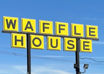 Waffle House reagira na nedostatak jaja šamajući doplatu na narudžbe