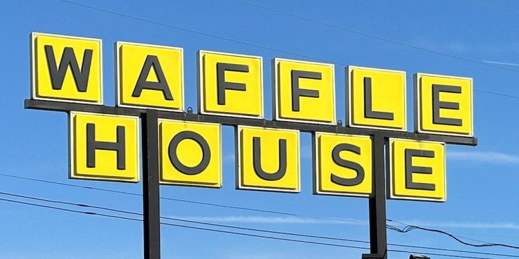 Waffle House reagira na nedostatak jaja šamajući doplatu na narudžbe
