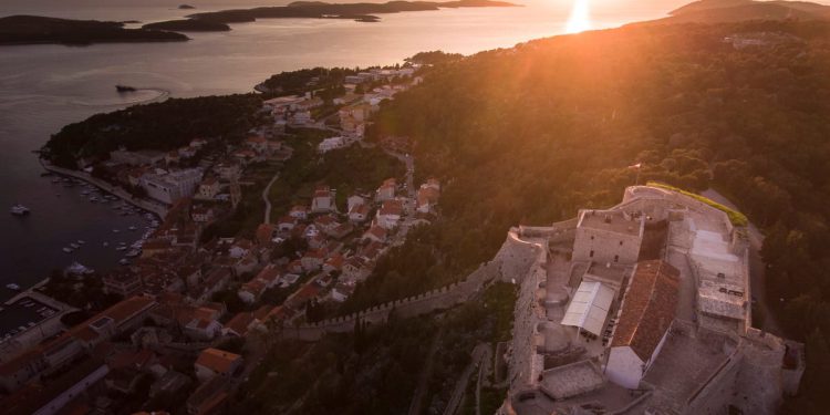 Za obnovu spomenika baštine, Gradu Hvaru odobreno sufinanciranje od 200 tisuća eura