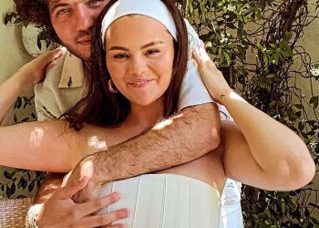Zaručnik Selene Gomez Benny Blanco preletio je preko “odvratne” geste za Valentinovo