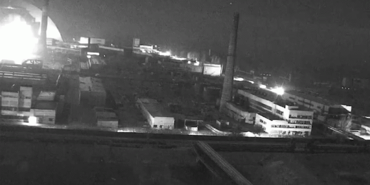 Zaštitna školjka Chernobyl Plant -a koju je pogodio ruski drono, Zelenskyy kaže da je oštećenje “značajno”