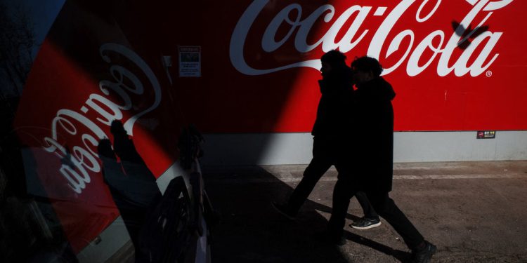 Zašto ljudi bojkotiraju Coca-Colu-i jesu li stvarno nazvali ICE na svoje zaposlenike?
