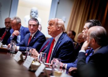 Zelensky će u petak potpisati ‘vrlo velik’ ugovor Ukrajine-US Minerals u Bijeloj kući, kaže Trump