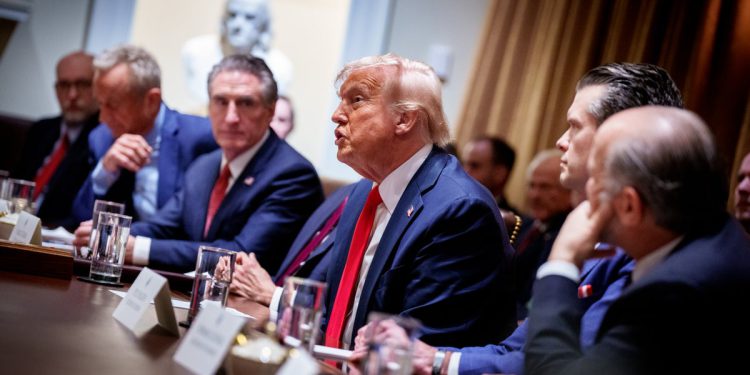 Zelensky će u petak potpisati ‘vrlo velik’ ugovor Ukrajine-US Minerals u Bijeloj kući, kaže Trump