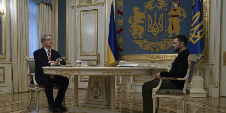 Zelensky da potpiše Trumpov rijetki ugovor o Zemlji s ‘Nema više pregovora’ – američkim ministra riznice – RT World News