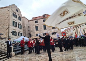 Živio sveti Vlaho! Otvara se Festa, Dubrovkinje i Dubrovčani se okupili u čast zaštitniku Grada (FOTO/VIDEO)