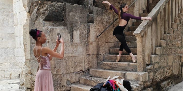 ATRAKTIVNI PRIZORI ISPOD URE Balerine su nam otkrile što rade u Splitu: “Čule smo da je najljepše…”