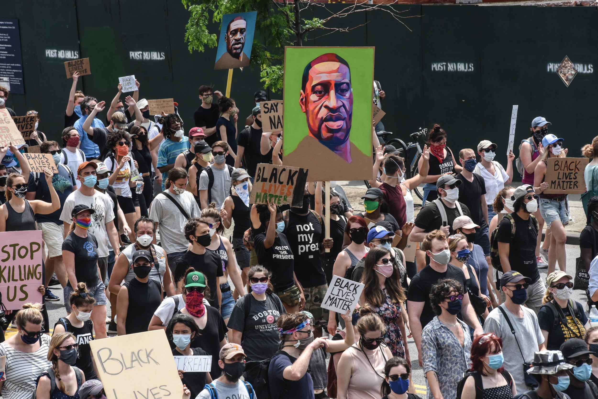 Prosvjedi Black Lives Matter-a u 2020. godine nadahnuli su i obnovljene razgovore o identitetu i eventualnom desničaru