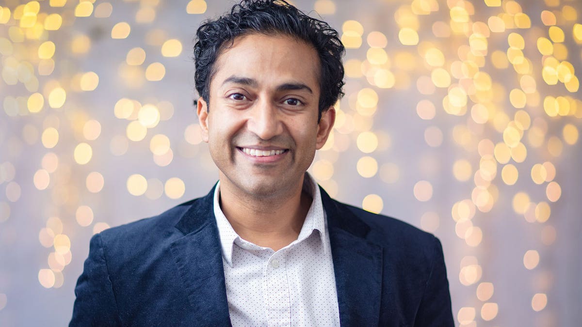 Dr. Vinay Prasad je hematolog-onkolog i profesor na Odjelu za epidemiologiju i biostatistiku na Sveučilištu u Kaliforniji, San Francisco.