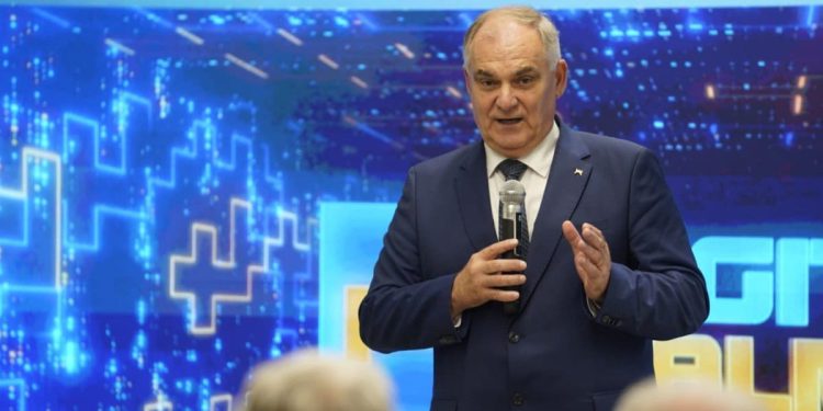 e-Umirovljenik: Jačanje digitalnih vještina starijih osoba za aktivno i sigurno sudjelovanje u suvremenom društvu