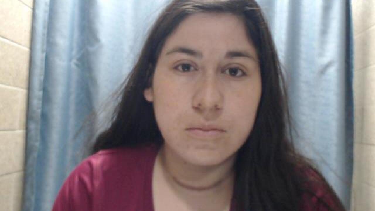 Luz Jessica Gonzalez-Estrella, 29, optužena je da je dojenče u kantu za smeće stavila izvan kuće, gdje je pronađena mrtva.