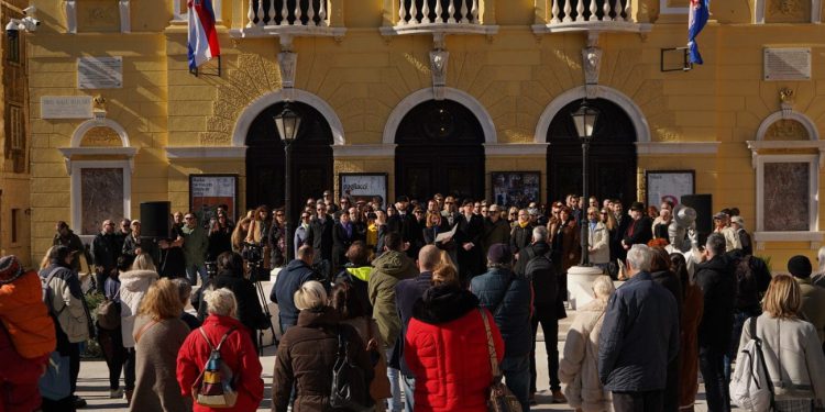 Ekipa Opere na okupljanje ispred HNK zvali Bilandžića i Puljka, nisu došli. Evo apela umjetnika