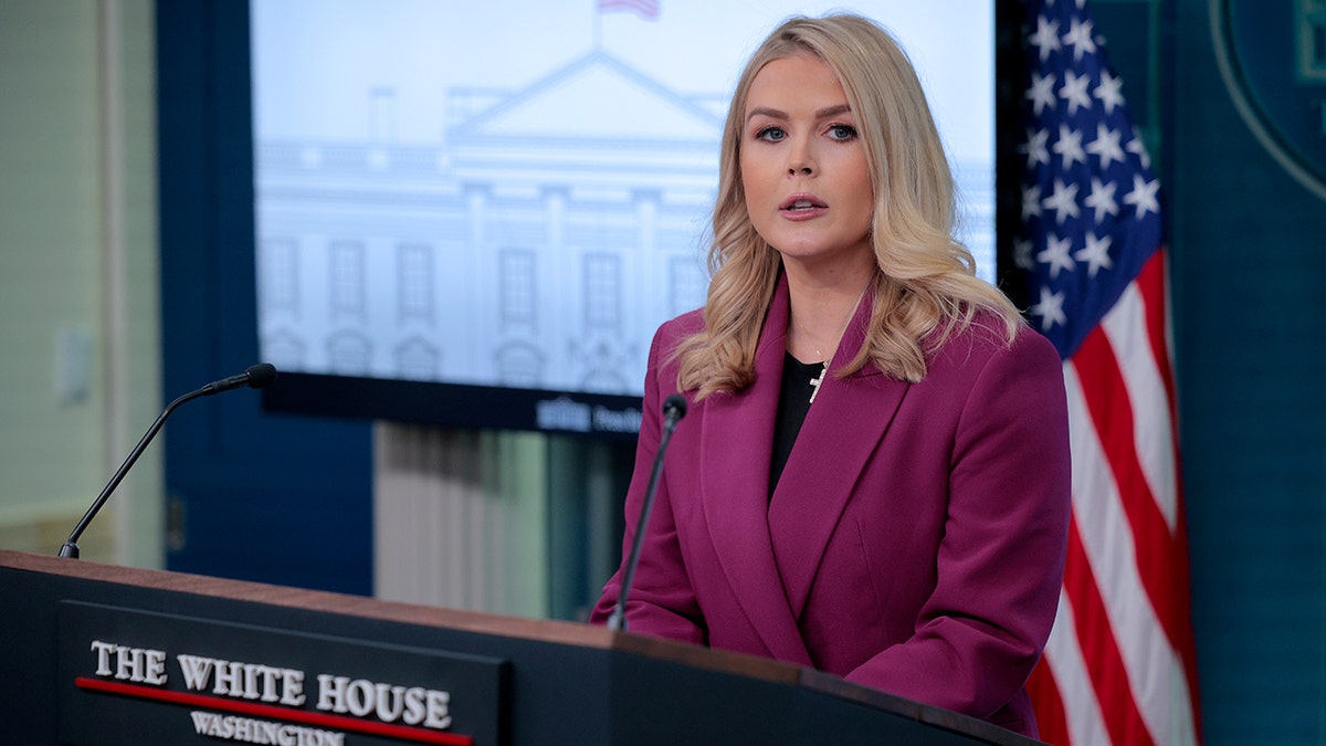 Sekretar za tisak Bijele kuće Karoline Leavitt drži prvi brifing za Trumpov drugi mandat