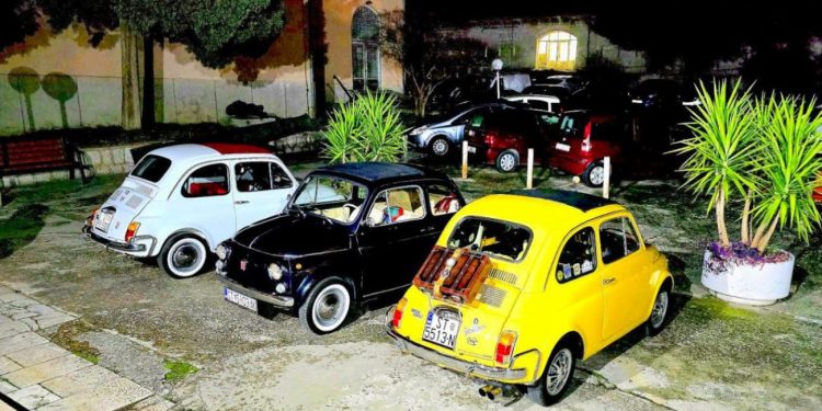 Ljubitelji oldtimera sinoć su uživali na Noći muzeja u Pomorskom muzeju