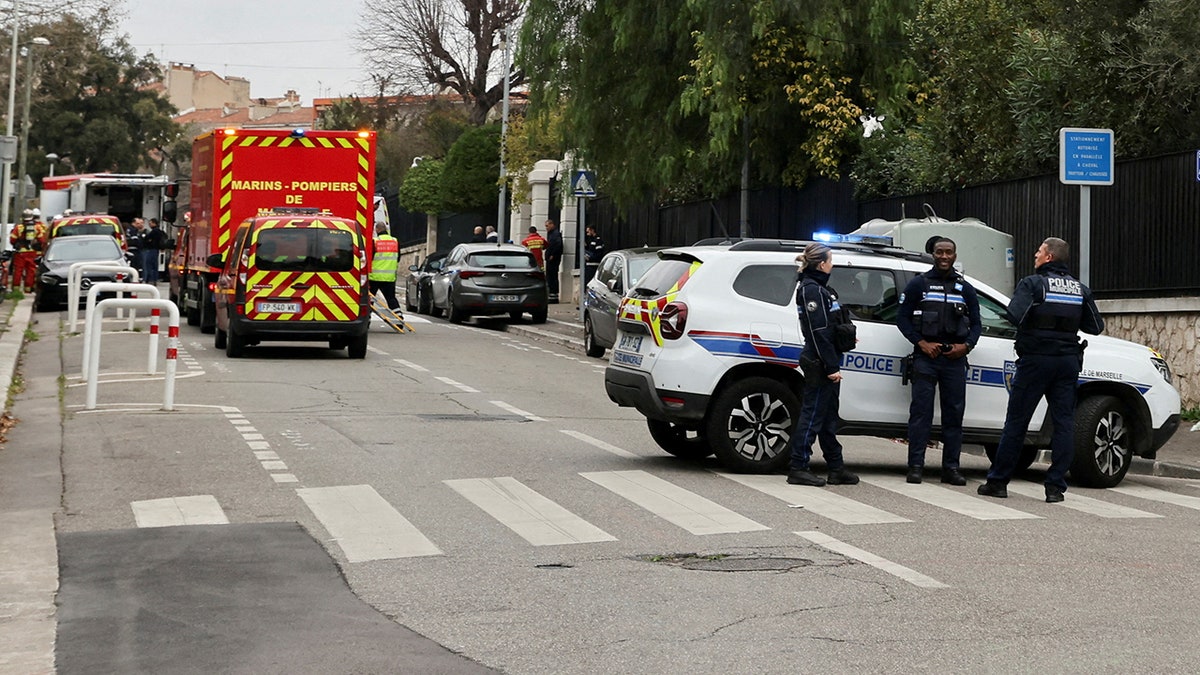 Vlasti izvan ruskog konzulata u Francuskoj