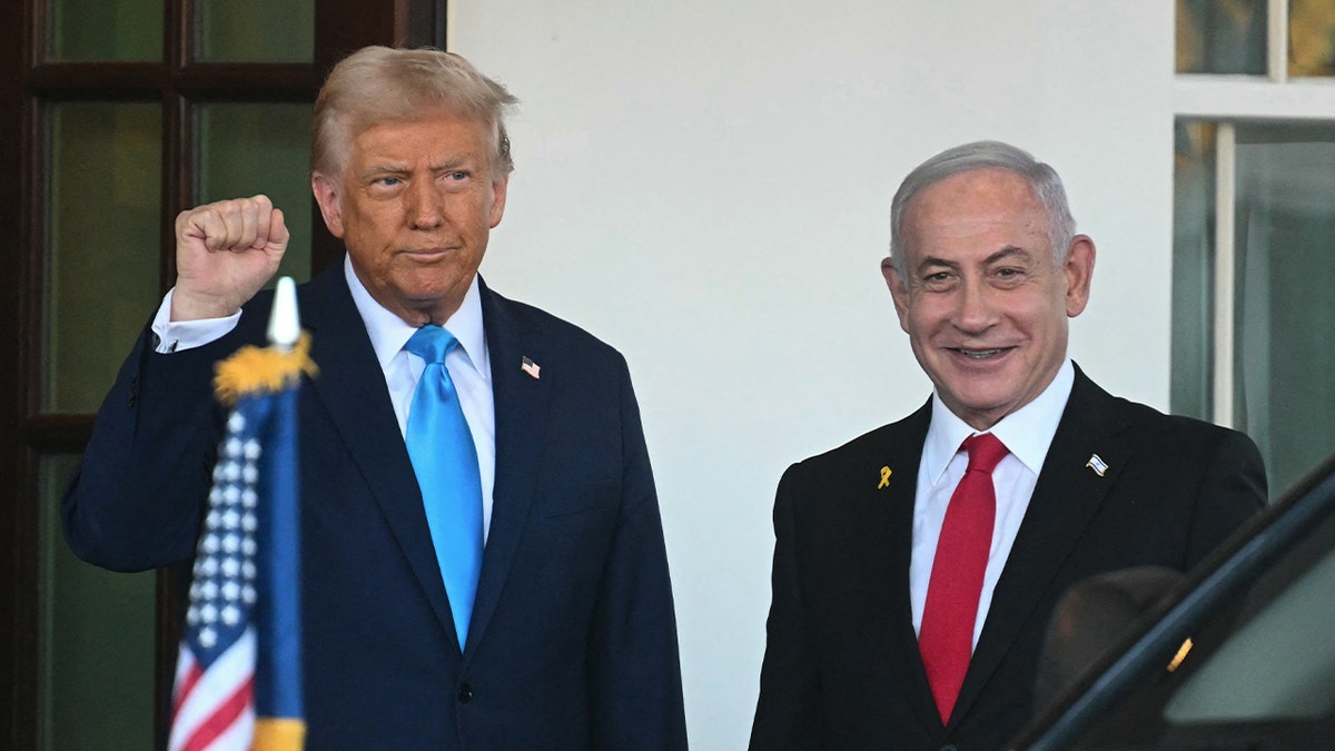 Predsjednik Donald Trump pozdravlja izraelski premijer Benjamin Netanyahu