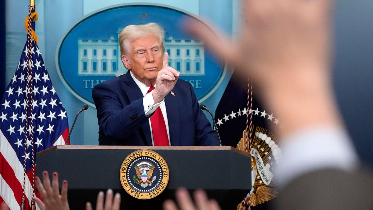 Donald Trump na postolju