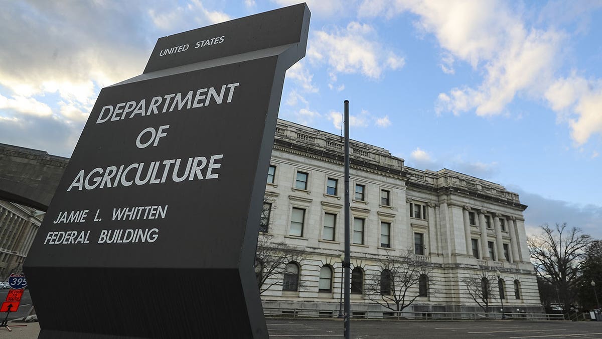 Znak USDA izvan njihovog sjedišta u Washingtonu, DC