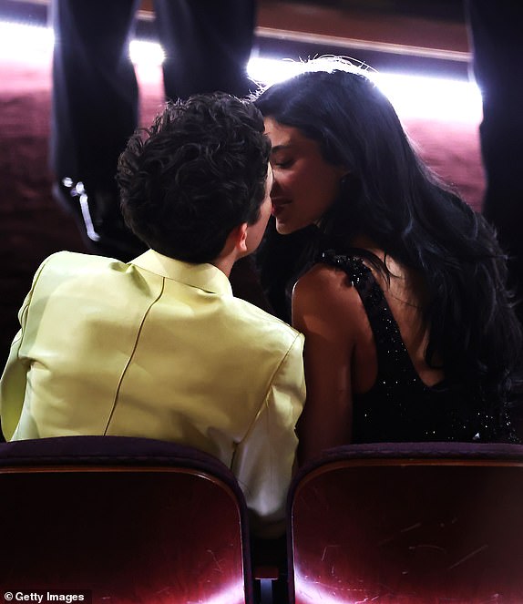 Hollywood, Kalifornija - 02. ožujka: (LR) Timothã © E Chalamet i Kylie Jenner prisustvovali su 97. godišnjem Oscaru u kazalištu Dolby 02. ožujka 2025. u Hollywoodu u Kaliforniji. (Foto Kevin Winter/Getty Images)