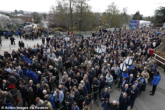Horse Racing - Cheltenham Festival - Cheltenham Racecourse, Cheltenham, Britain - March 11, 2025 Racegoers queue to get in the racecourse Action Images via Reuters/Peter Cziborra