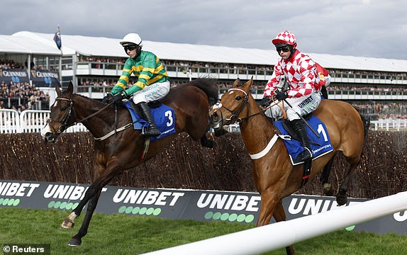 Horse Racing - Cheltenham Festival - Cheltenham Racecourse, Cheltenham, Britain - March 11, 2025 Nico de Boinville riding Jango Baie in action with Mark Walsh riding Majborough during the 14:00 Arkle Chase REUTERS/Peter Cziborra
