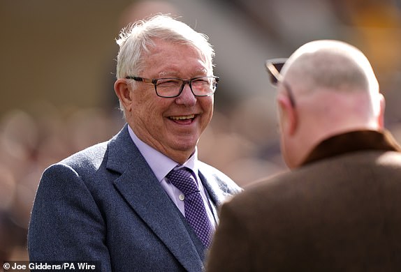 Sir Alex Ferguson (lijevo) prvog dana festivala Cheltenham u Cheltenhamu u Cheltenhamu. Datum slike: utorak 11. ožujka 2025. PA Photo. Pogledajte PA Story Racing Cheltenham. Foto -kredit treba čitati: Joe Giddens/PA Wire.Resticions: Koristite podložne ograničenjima. Samo urednička upotreba, bez komercijalne uporabe bez prethodnog pristanka vlasnika prava.