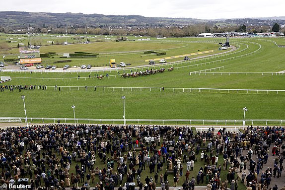 Horse Racing - Cheltenham Festival - Cheltenham Racecourse, Cheltenham, Britain - March 13, 2025 General view during the 13:20 Ryanair Mares' Novices' Hurdle REUTERS/Peter Cziborra