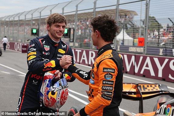 . Mandatory Credit: Photo by Hasan Bratic/DeFodi Images/Shutterstock (15203138cq) 15.03.2025, Albert Park Circuit, Melbourne, FORMULA 1 LOUIS VUITTON AUSTRALIAN GRAND PRIX 2025 ,im Bild Max Verstappen (NLD), Oracle Red Bull Racing gratuliert Lando Norris (GBR), McLaren F1 Team zur Poleposition. (Foto Hasan Bratic/Defodi Images) Formula 1 Louis Vuitton Australian Grand Prix 2025 - Albert Park Circuit, Melbourne, Australien - 15. ožujka 2025.