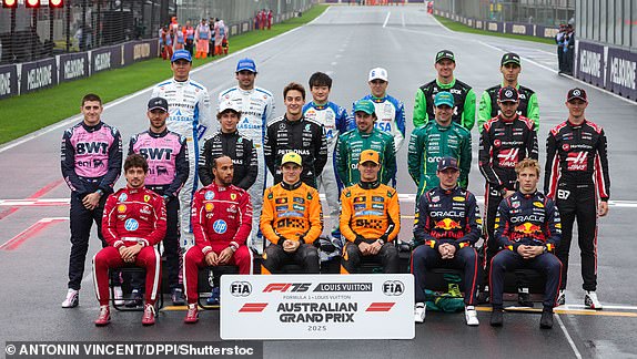 Obavezna kreditna sposobnost: Antonin Vincent/DPPI/Shutterstock (15205189J) Obiteljska slika sa svim vozačima Albon Alexander (THA), Williams Racing FW47, Sainz Carlos (SPA), Williams Racking FW47, Tsunoda Yuki (Japan AppA), Visa) Cash App RB F1 Team VCARB02, Hulkenberg Nico (GER), udjel F1 Team Kick C45, Bortoleto Gabriel (BRA), udjel F1 Team Kick C45, Doohan Jack (AUS), Alpin F1 Team, plinski Pierre (Fra, Antimi A5, Alpin F1, Alpin A. AMG F1 tim W16, Russell George (GBR), Mercedes AMG F1 Team W16, Alonso Fernando (SPA), Aston Martin F1 Team AMR25, Stroll Lance (CAN), ASTON Martin F1 Team AMR25, OCON ESEBAN (FRA), HAAS F1 VF-25, BERD Leclerc Charles (MCO), Scuderia Ferrari SF-25, Hamilton Lewis (GBR), Scuderia Ferrari SF-25, Piastri Oscar (AUS), McLaren F1 Team MCL39, Norris Lando (GBR), MCLESEN F1, VERSPEPPER
