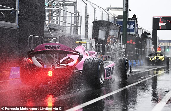 MELBOURNE, Australija - 16. ožujka: Gabriele Mini iz Italije i Prema Racing (10) u Pitlaneu tijekom kiše odgodio je utrku Melbournea 1. kolo prvenstva Formule 2 u Albert Park Circuit 16. ožujka 2025. u Melbourneu u Australiji. (Foto Pauline Ballet - Formula 1/Formula Motorsport Limited putem Getty Images)