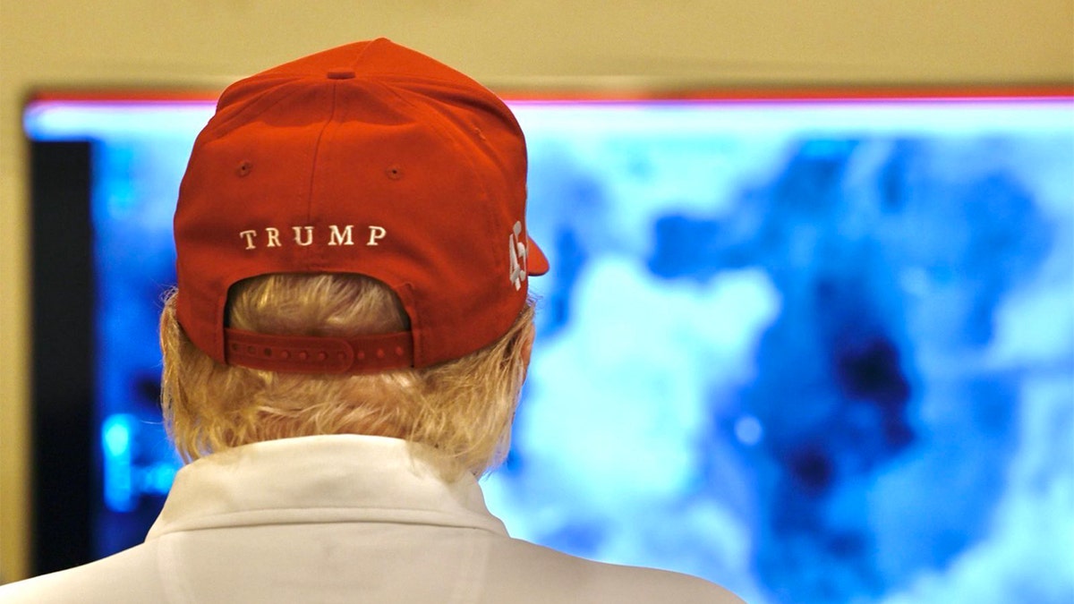 Predsjednik Trump poduzima mjere protiv Houthisa kako bi obranio američku imovinu za otpremu i odvratilo terorističke prijetnje, Bijela kuća objavljena na X 15. ožujka 2025. godine.