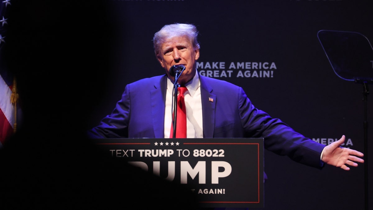 Donald Trump govoreći